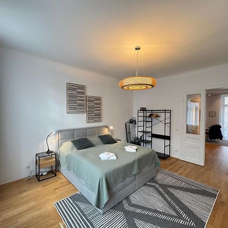 Trendy Apartment Zentral Gelegen Wina Bagian luar foto
