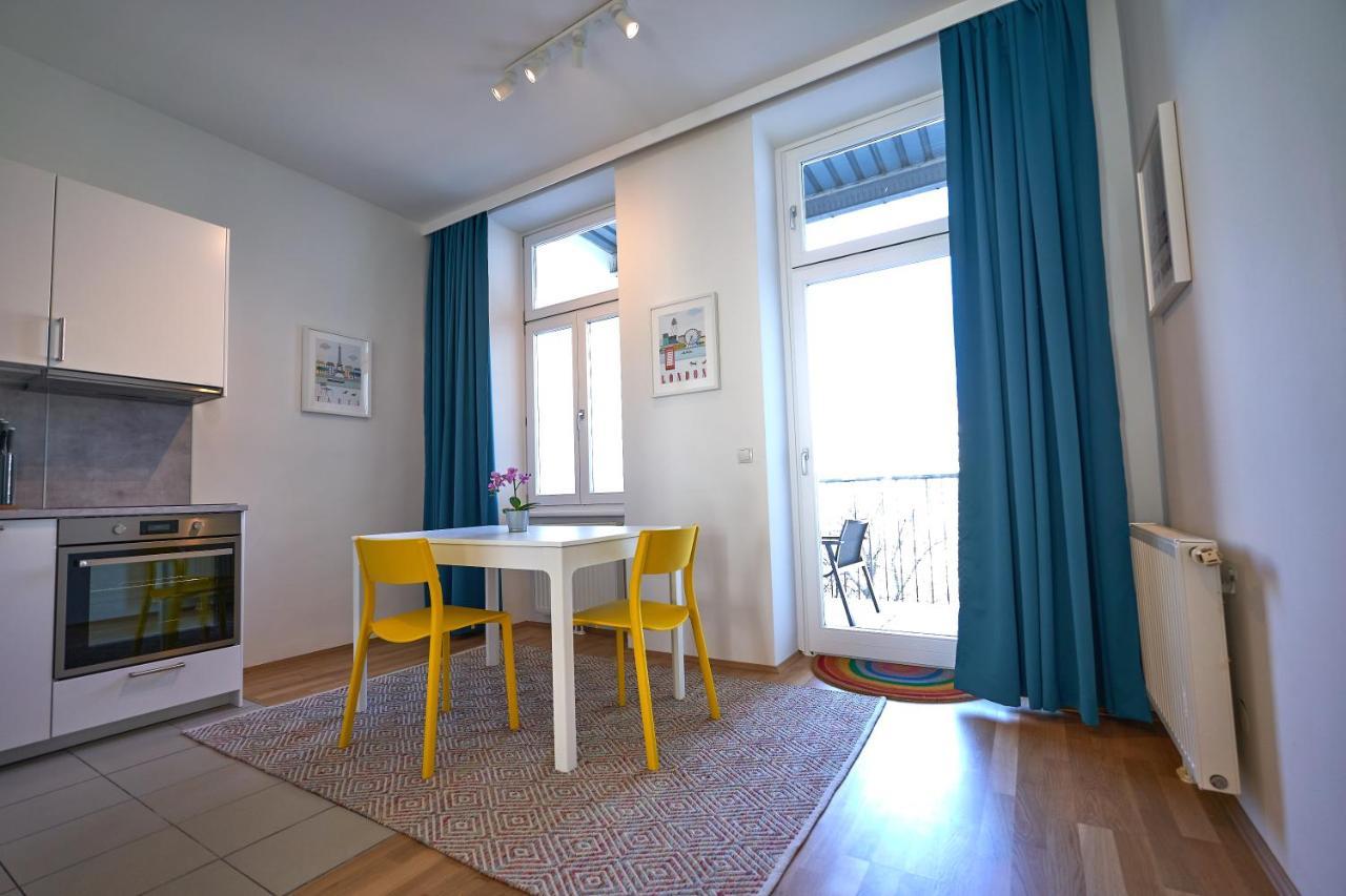 Trendy Apartment Zentral Gelegen Wina Bagian luar foto