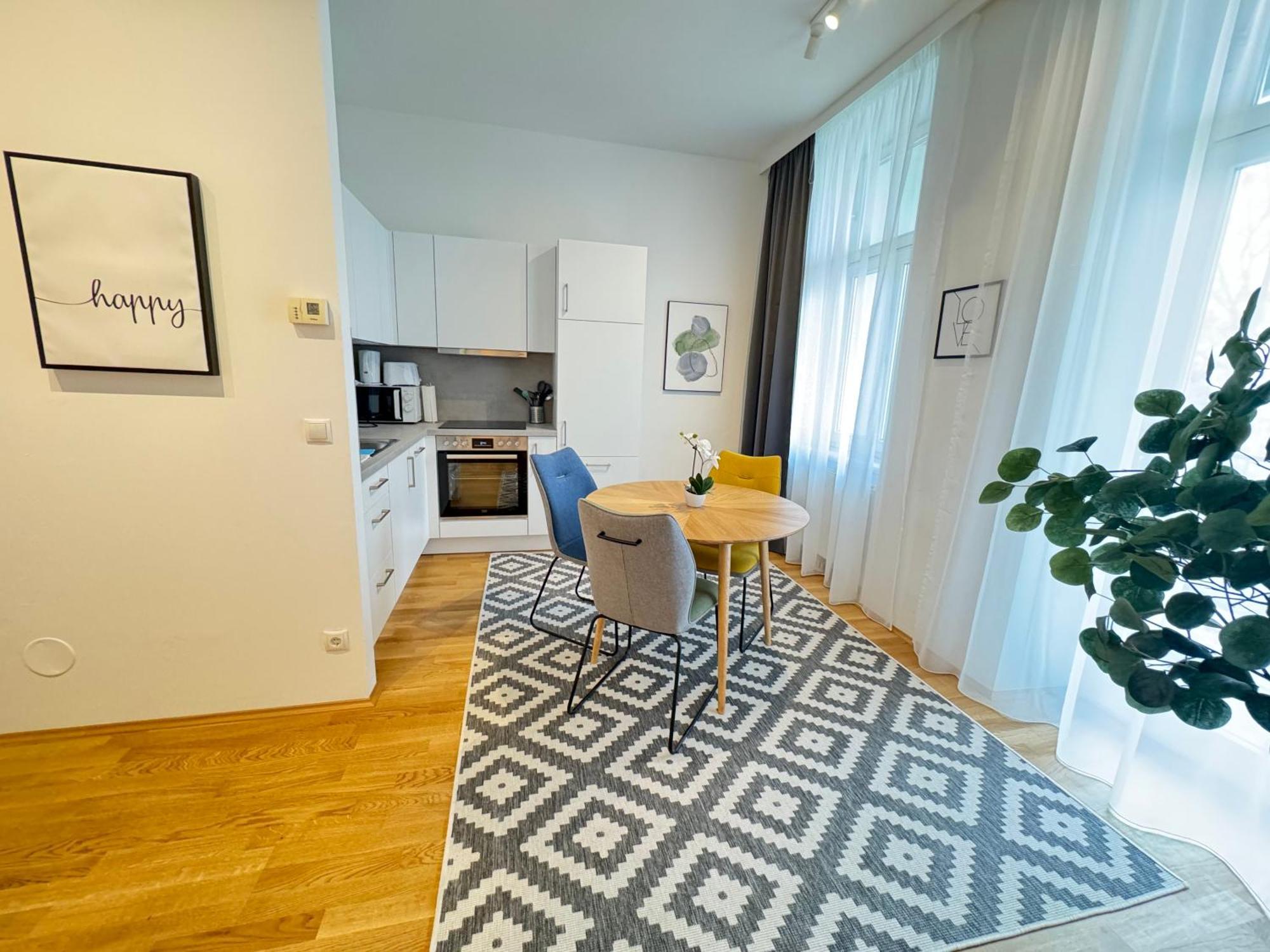 Trendy Apartment Zentral Gelegen Wina Bagian luar foto